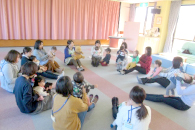 広いホールでのびのびと遊べます