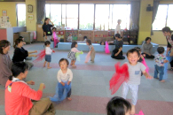 広い園庭で自由に遊べます